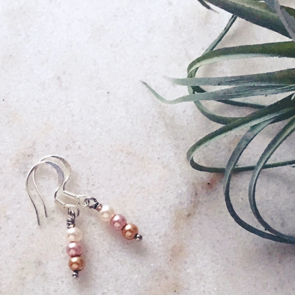 Dainty 3 Pearl Bar Mini Earrings Pink Cream Gold